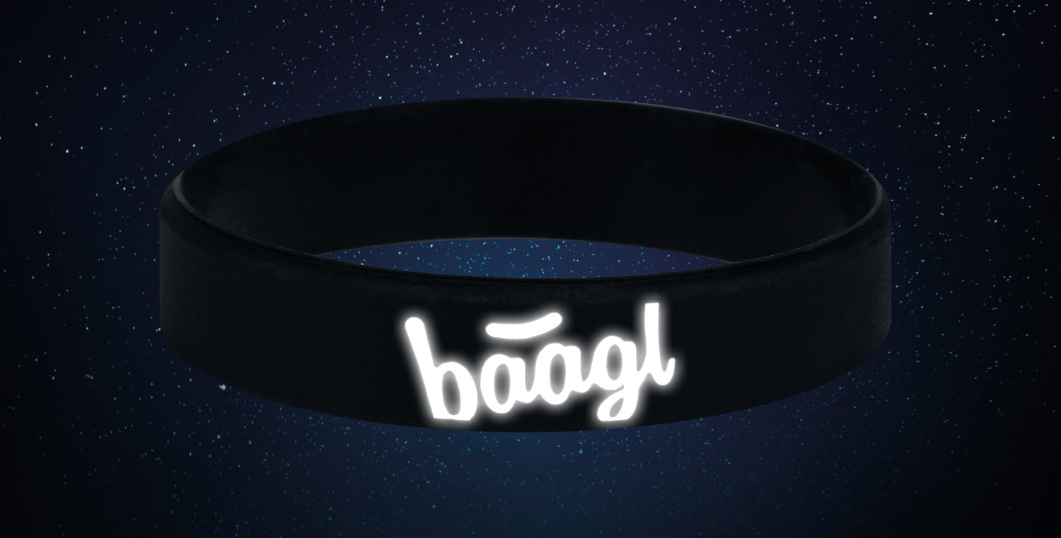 baagl-bracelet-phosphorescent-noir-silicone-logo image 3
